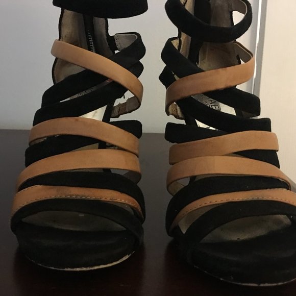 MICHARL KORS SANDLES - Picture 2 of 2